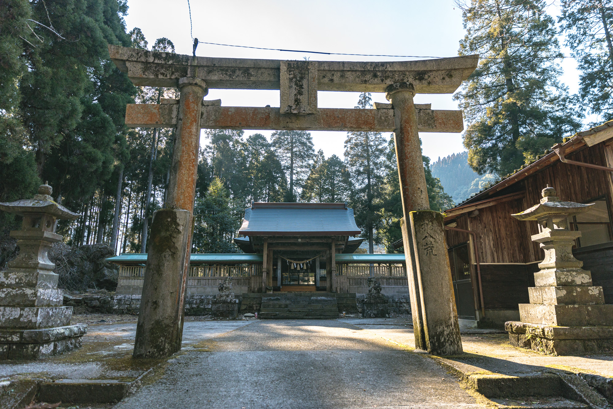 健男霜凝日子神社遥拝所